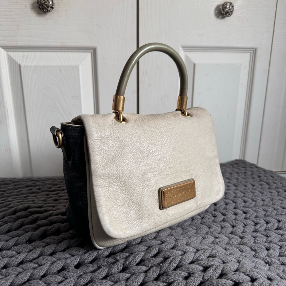 MARC BY MARC JACOBS Elegant Beige Handbag